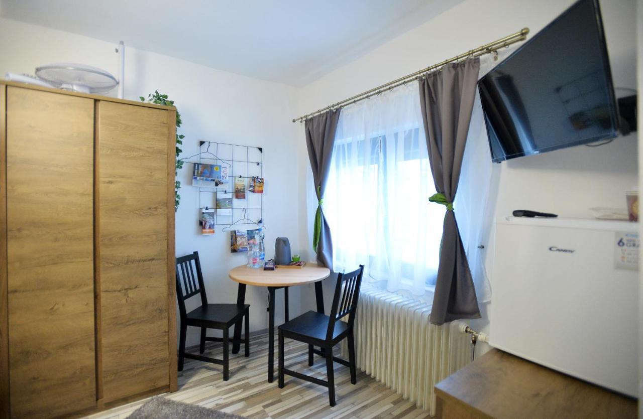 Castle Garden Apartman Эгер Экстерьер фото